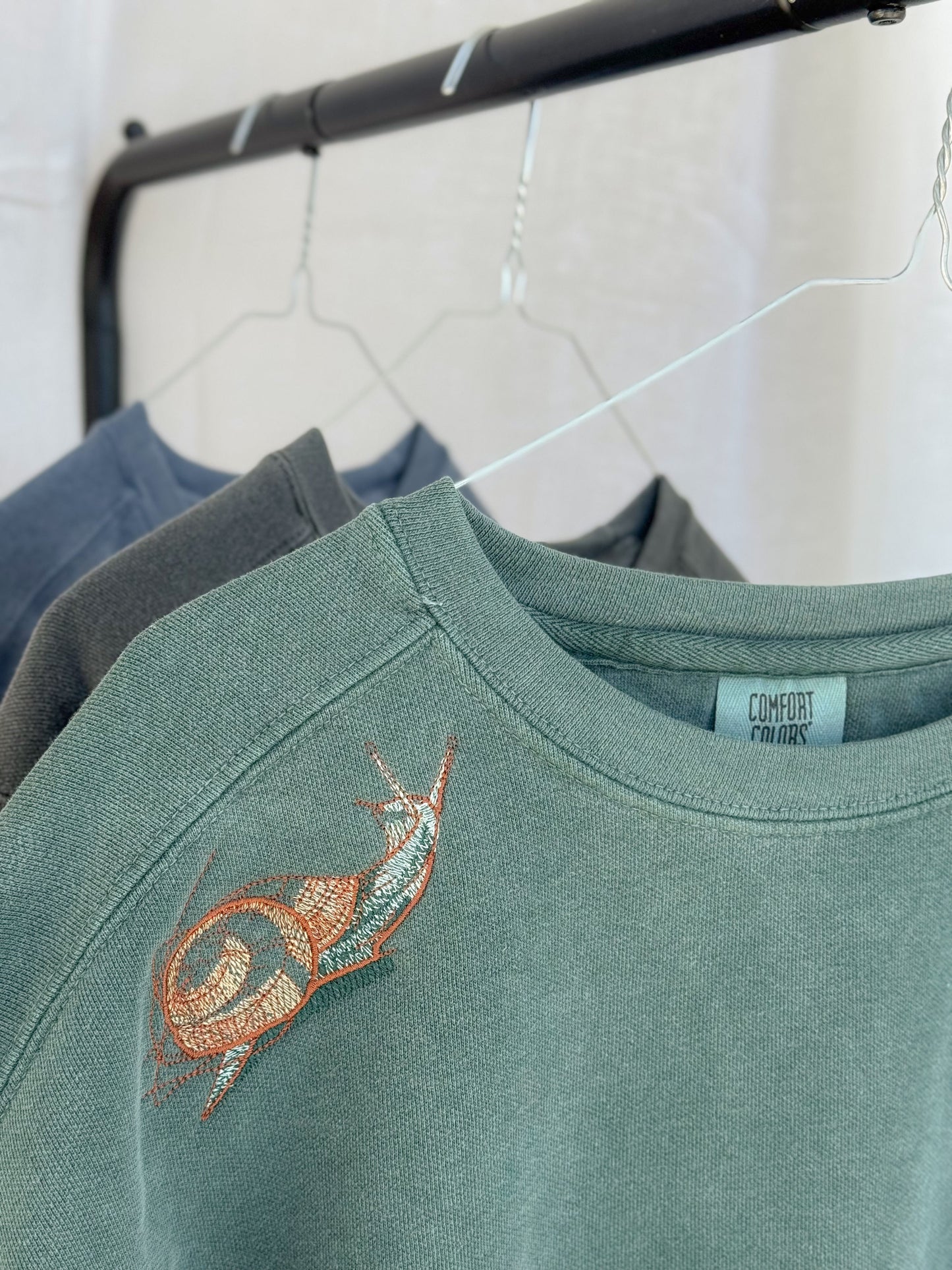 Shoulder Snail Crewneck